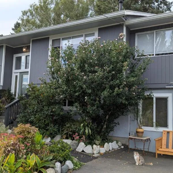 Comox Valley Guest House, hotel in Comox