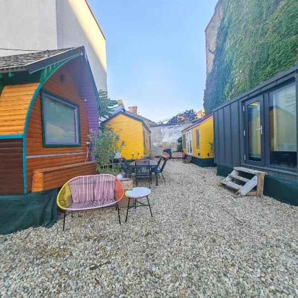 Pura Vida Downtown Tiny houses, hotel en Bucarest