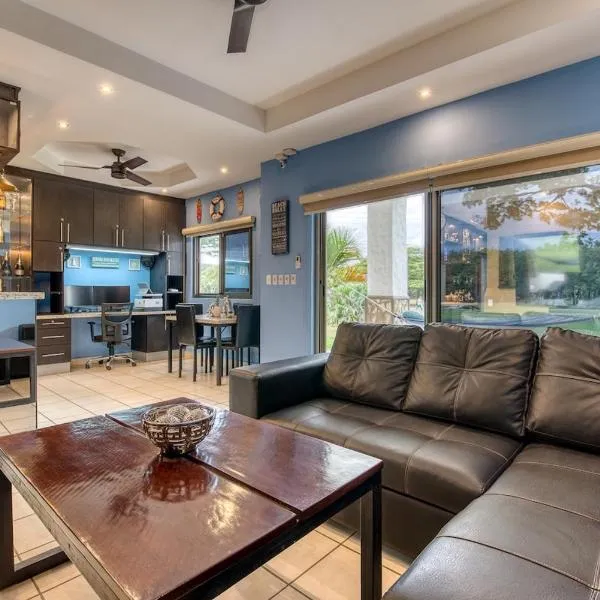 Hacienda Iguana Luxury Apartment with Pool & Golf, hotel in Tola