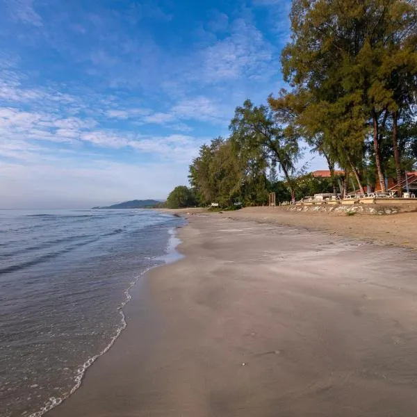 Adena Beach Resort, hotel in Kuantan