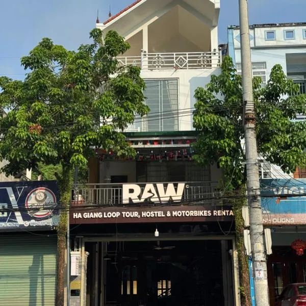 RAW Hostel - Ha Giang Loop Tour & Motorbikes Rental, hotel in Ha Giang
