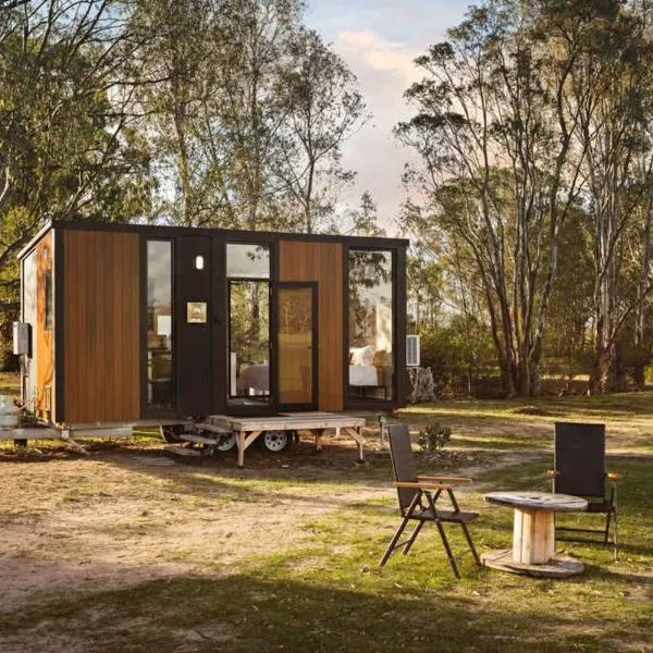 Hollow Mountain Getaway 2 by Tiny Away, hotel v destinaci Laharum