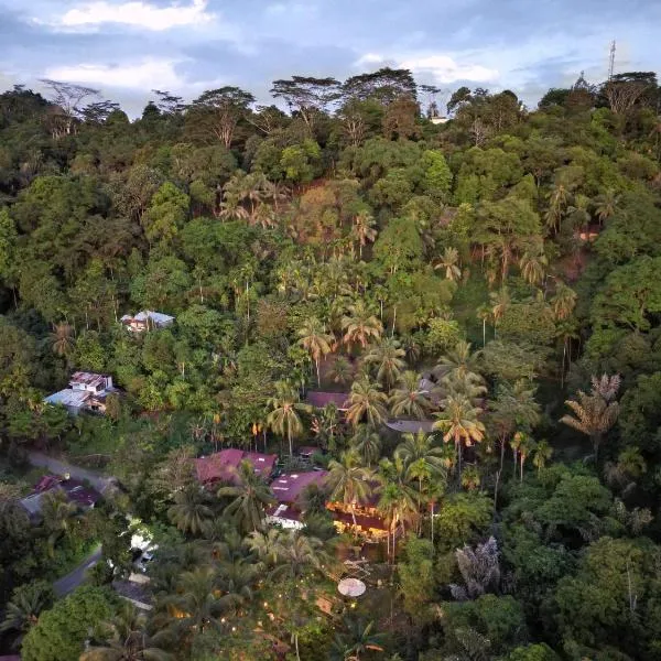 Air Manis Hillside Villa Cafe & Resto, hotel in Padang