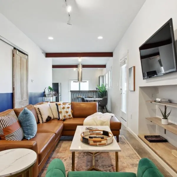 Warehouse District Lovely One Bedroom and Den, hotel in New Orleans