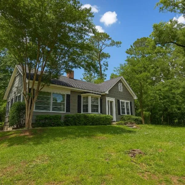 Magnolia Hill Vacation Home Rental in Meridian Mississippi Poplar Springs Historic District, hotel in Meridian