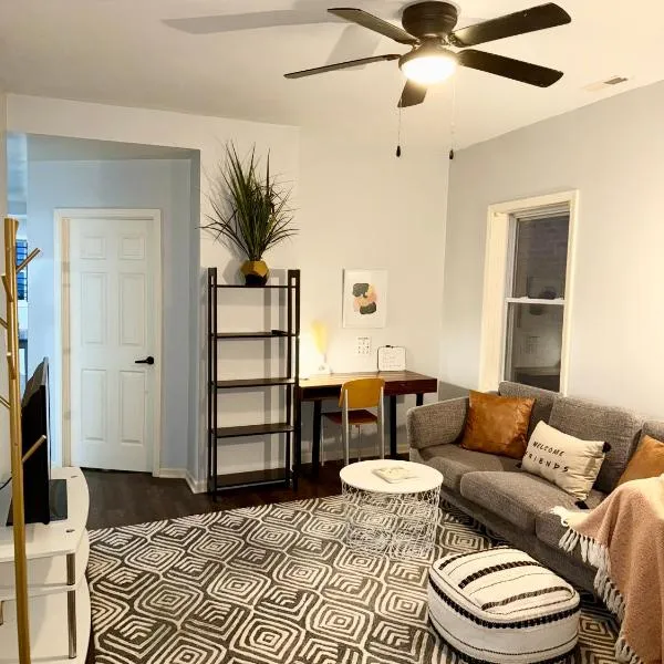 Prime Location Retreat 4 Bedrooms w Parking、シカゴのホテル