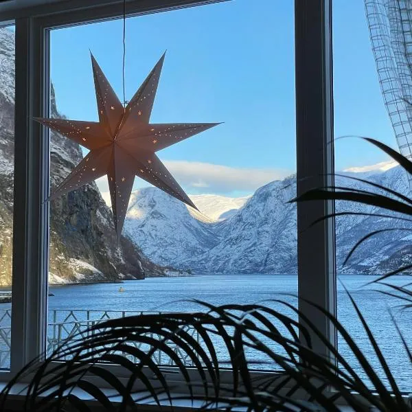 Svingen Guesthouse - Panoramic Fjord Views in Flåm, hotel a Flåm