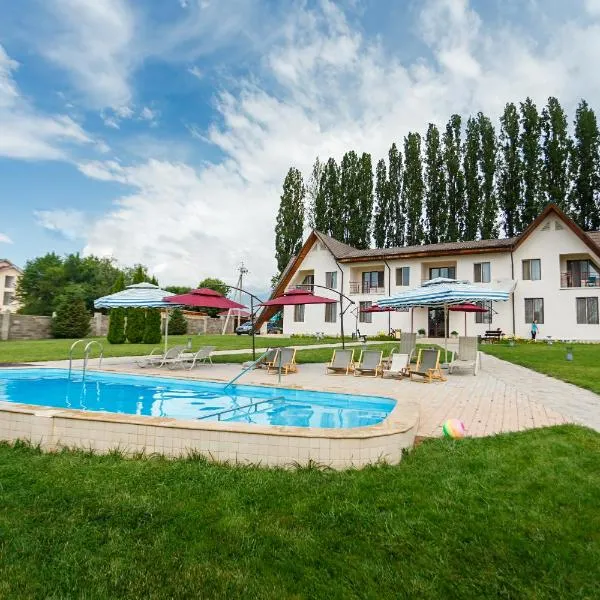 Dolinnka Hotel: Çolpan Ata şehrinde bir otel