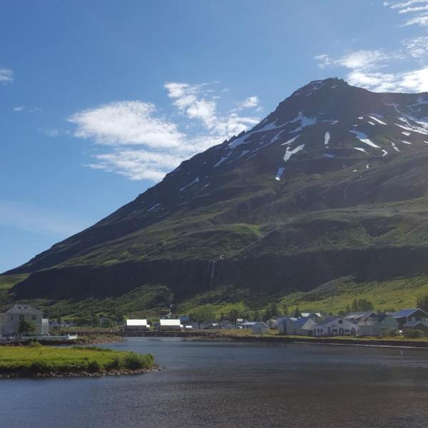 Við Lónið Guesthouse