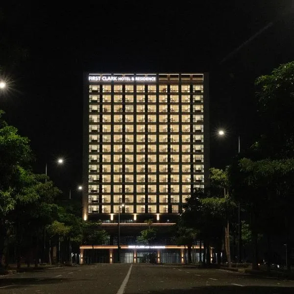 The First Clark Hotel and Residence、Pampangのホテル