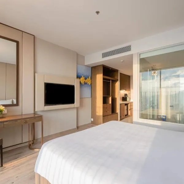 The Tropical Oceanview Nha Trang, hotel in Nha Trang