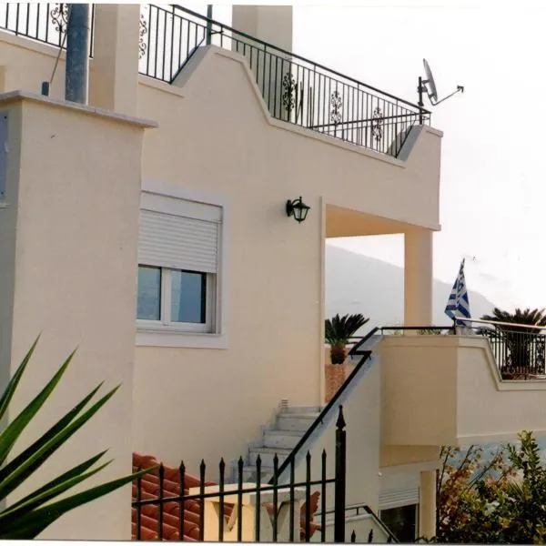 Eagles Nest Villa Athenian Riviera in Aghia Marina near Lagonisi, next to the beach close to Athens Airport, Hotel in Aghia Marina