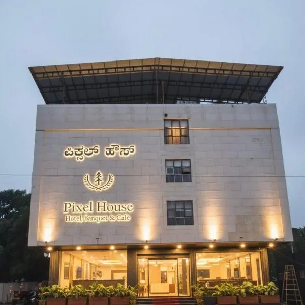 Hotel Pixel House, hotel in Hubli