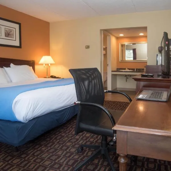 Colonnade Inn, hotel in Lyndonville