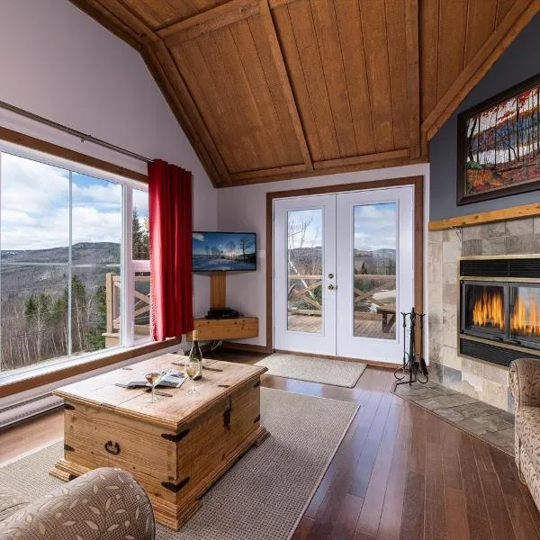 Condo 120H - Nature Retreat with River Views, hotel in Petite-Rivière-Saint-François