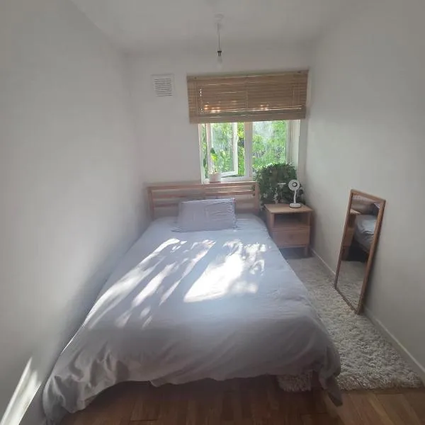 Bedroom for 2 in North London,倫敦的飯店