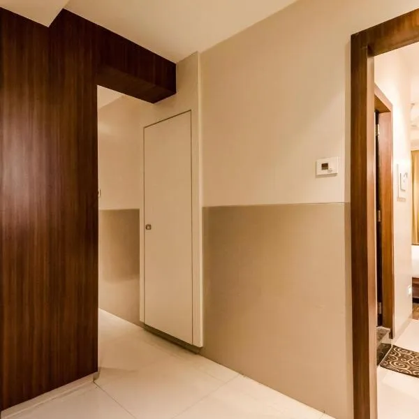 Capital O Hotel Konar Inn, hotel v destinaci Turambhe