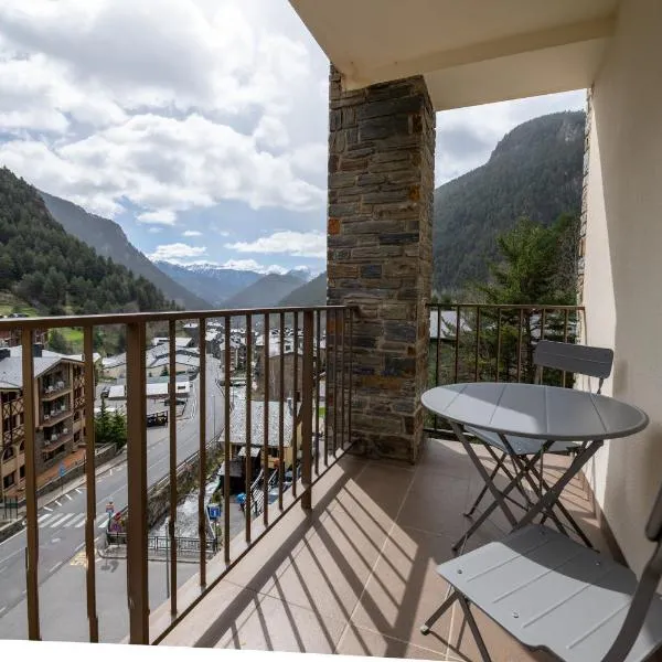 Barthe Holidays I Apartamento Moderno en Arinsal 4PAX a pie de pistas I Balcón con vistas impresionantes al valle y parking I Guineu, hotel in Arinsal