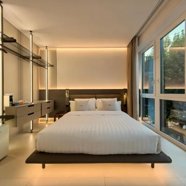 Amona by Comorooms, Hotel in Como