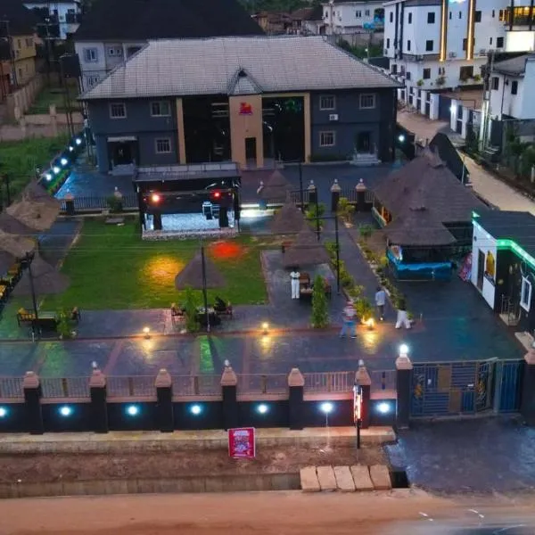 J3's Apartment & Lounge, hotel di Benin City