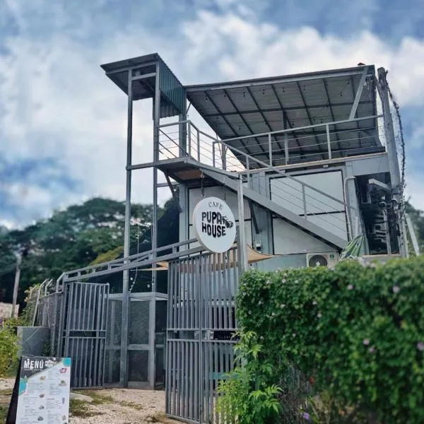 Pupa House - Capsule Hotel, hotel in Tamarindo