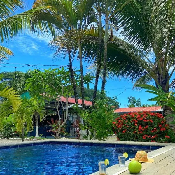 Rooms & Pool Macaws, hotell sihtkohas Uvita