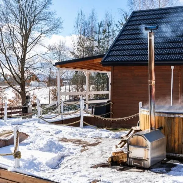 Domek letniskowy na Kaszubach z Balia ogrodowa、Gowidlinoのホテル