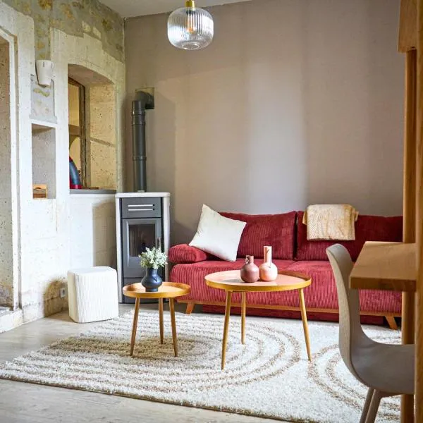 Idéal pour couple, famille&pros - jusqu'à 6 pers - Classé 2 étoiles - Baignoire Balnéo - Espace de travail dédié - A 10min de la gare SNCF, du centre ville d'Angoulême, et du Musée de la BD - Parking privé et gratuit - Wifi gratuit, hotel in Angoulême