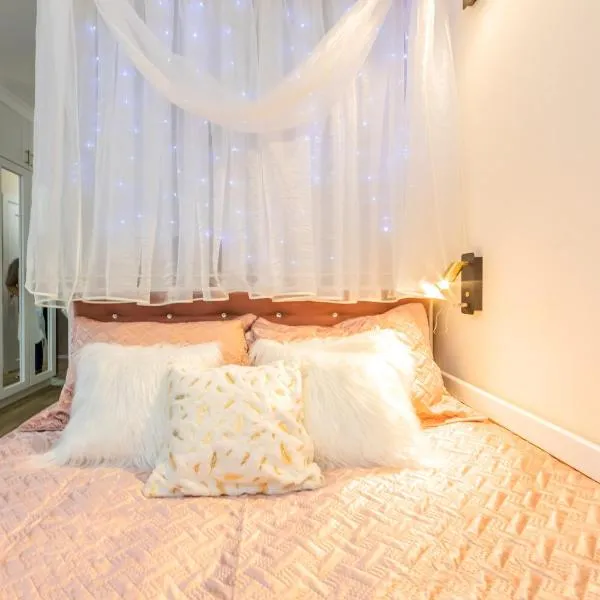 Новая дизайнерская квартира в Соломенском районе Киева, ξενοδοχείο στο Κίεβο