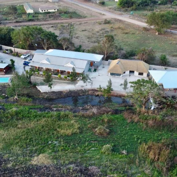 Falaza Lodge Jozini, отель в городе Bhokweni