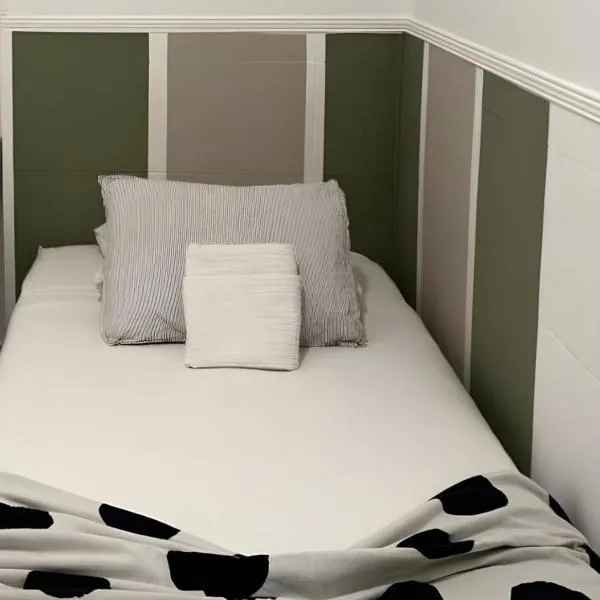 MBZ - Cosy Pretty Room, hotel v destinaci Abu Dhabi