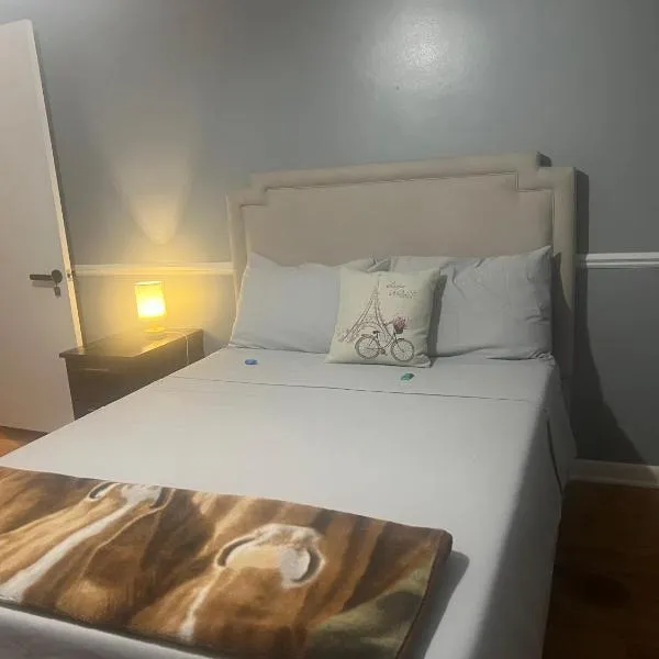 Cozy Space in Central Location, hotel v destinaci Greendale