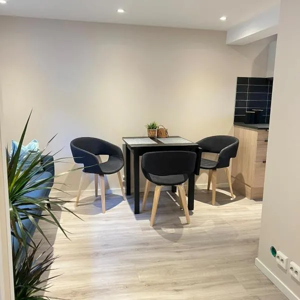 Free parking grand floor Apartment in Ålesund, hotel in Ålesund