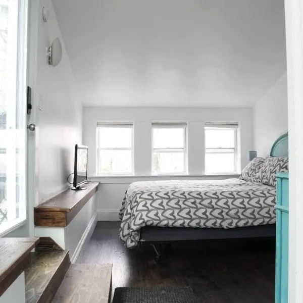 Viesnīca Unique private room and bath pilsētā Halifaksa