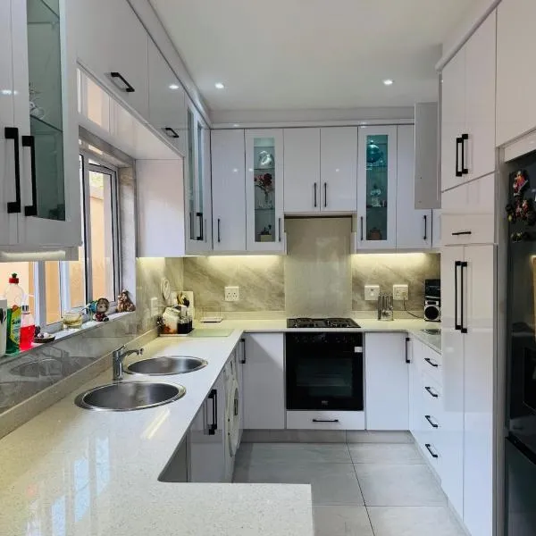 6A on Redwood Guest House in Durban North, hotel in Durban