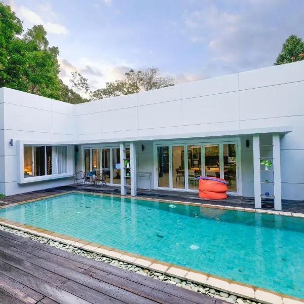 La Quoriena Botanical Villa & Cafe', hotel v destinaci Labuan Bajo