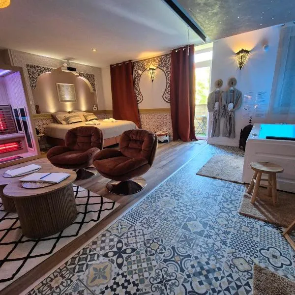 Suite Luxe Spa Balneo Sauna Hammam Projecteur, hotel en Serrières