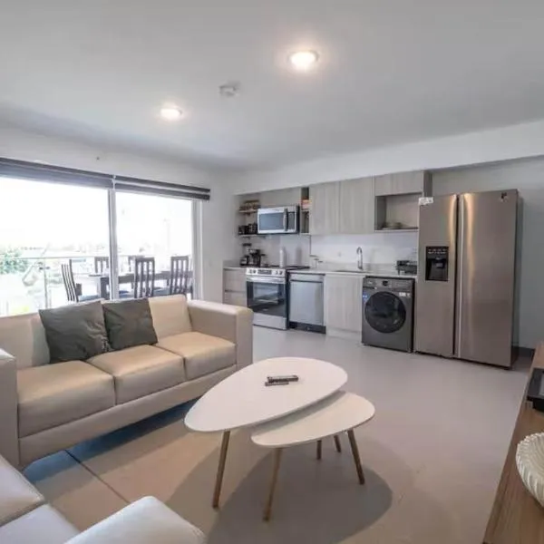 Modern 3BR Condo at Viva Jaco w Pool & Gym โรงแรมในฆาโก