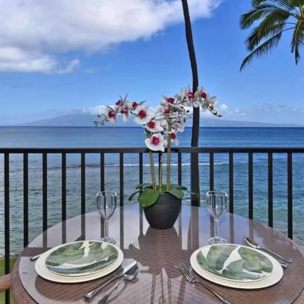 Oceanfront Remodeled-30 Feet to Ocean-Central AC-Highly Sought After, ξενοδοχείο σε Lahaina