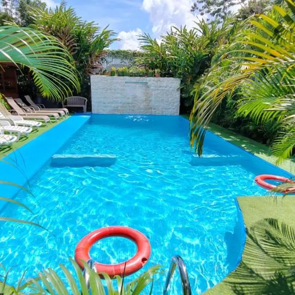 Ballena Rey Hotel, khách sạn ở Uvita
