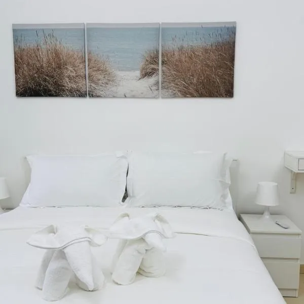 X11 Furnished with balcony England cluster international city near Dragon Mart, hotel in Dubai