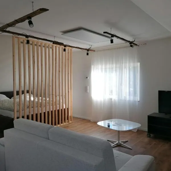 Hill Apartment Fischamend, hotel en Fischamend Markt