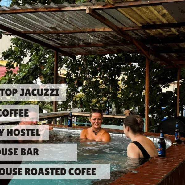 Chinatown Hostel by Mingle - Rooftop Private Jacuzzi with Bar、クアラルンプールのホテル