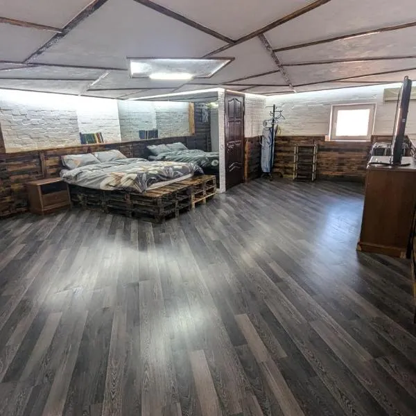 Квартира Loft в центрі міста, hotel in Sumy