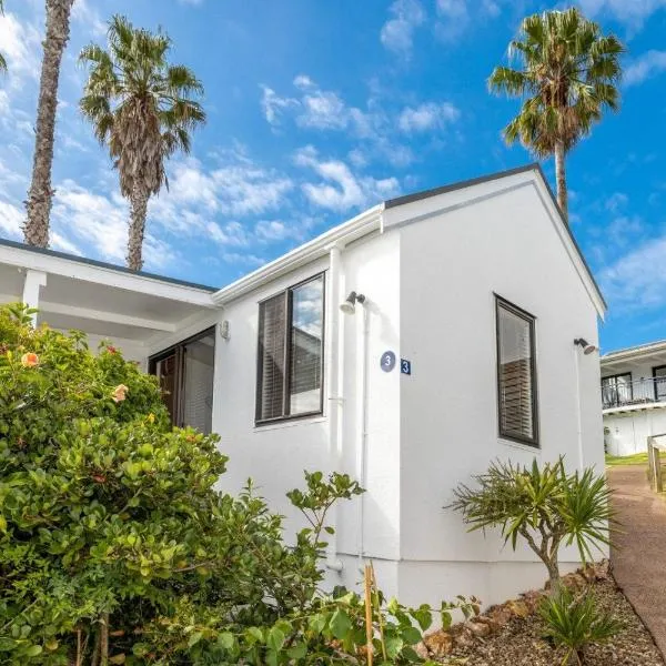 Accessible Seaview Unit 3, hotel in Waiheke Island