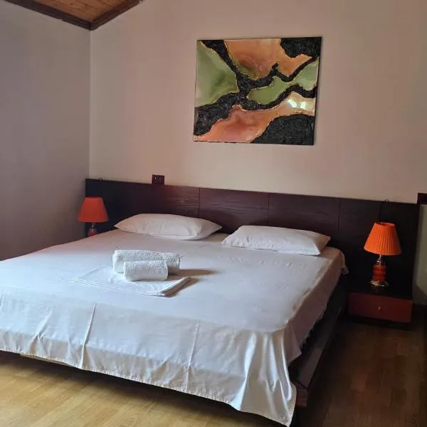 Eni's Villa, 5km From Shengjini Beach, ξενοδοχείο στην Αλέσιον