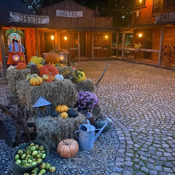 Klondike City、Vojensのホテル