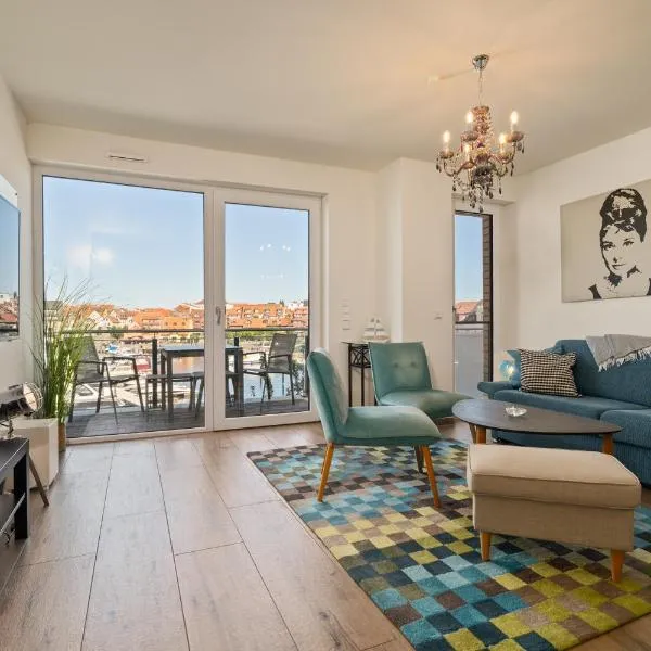 Müritz Utkiek - Apartment mit Seeblick & Balkon in der Hafenresidenz, ξενοδοχείο σε Βάρεν