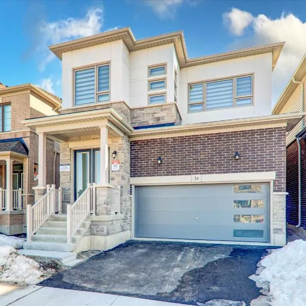 Detached New Modern House In South Barrie - Built H plus ME Technology, hotel in Barrie