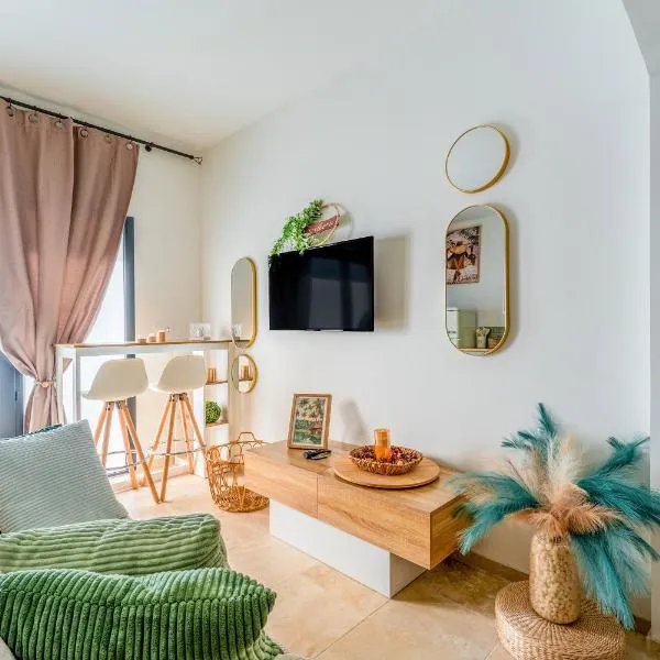 Une parenthèse en luberon, jacuzzi, hotel in Les Taillades